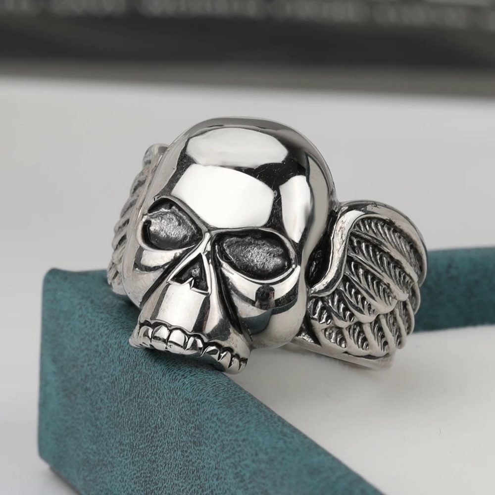Skull ring